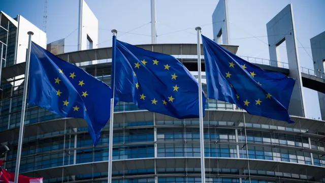 Drapeaux européens devant le Parlement européen à Strasbourg